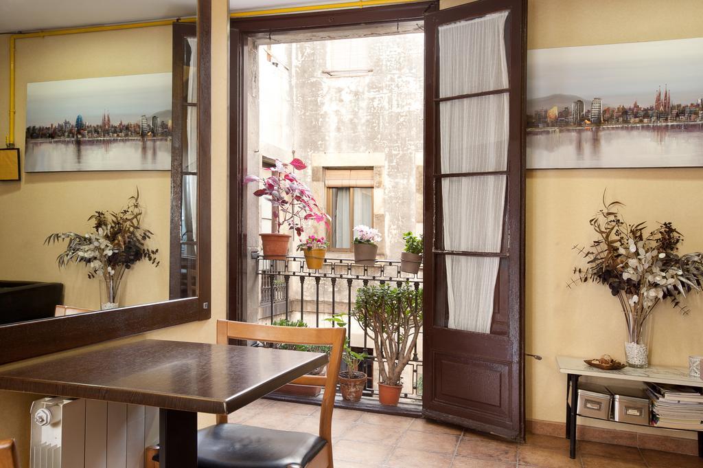 Pension Mariluz บาร์เซโลนา ภายนอก รูปภาพ