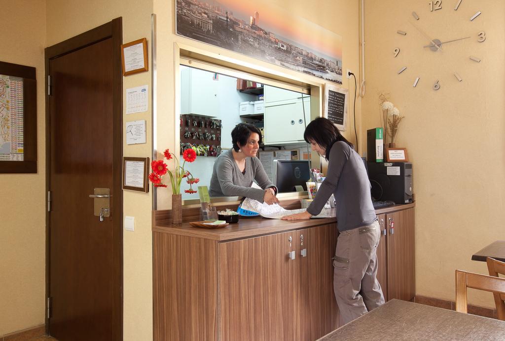 Pension Mariluz บาร์เซโลนา ภายนอก รูปภาพ