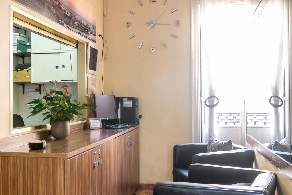 Pension Mariluz บาร์เซโลนา ภายนอก รูปภาพ