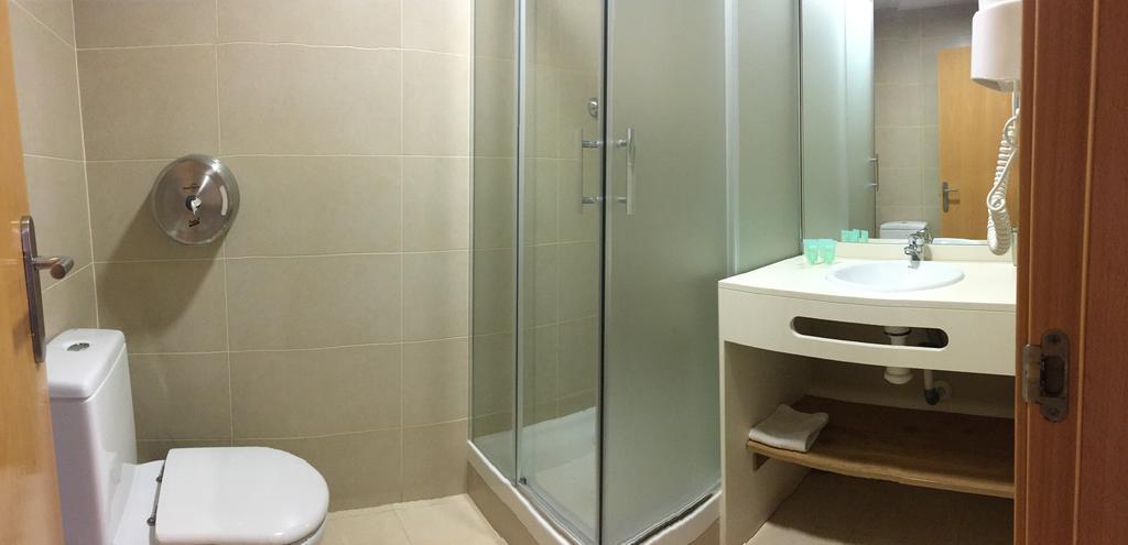 Pension Mariluz บาร์เซโลนา ภายนอก รูปภาพ