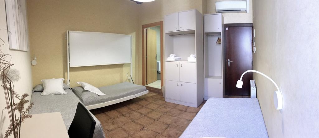 Pension Mariluz บาร์เซโลนา ภายนอก รูปภาพ