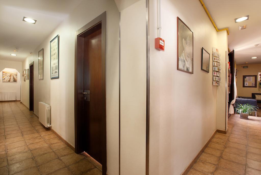 Pension Mariluz บาร์เซโลนา ภายนอก รูปภาพ