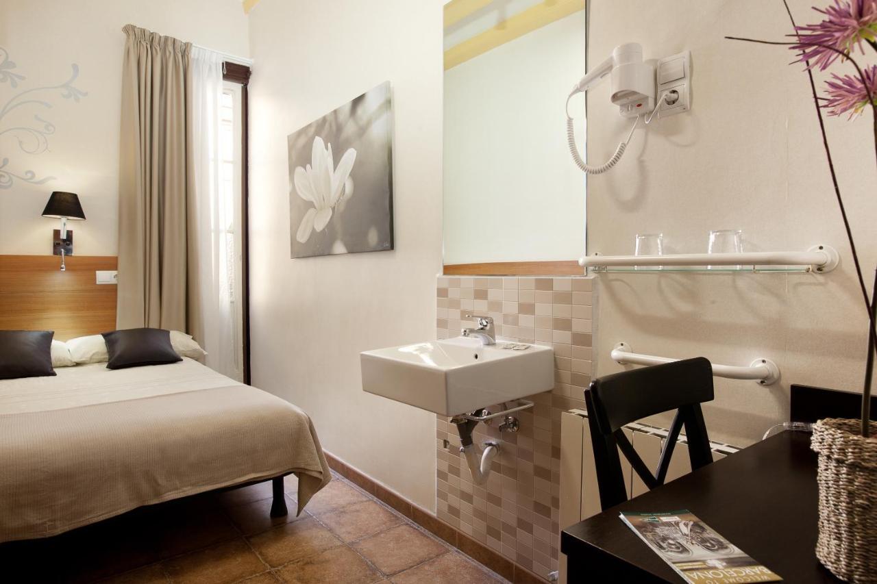 Pension Mariluz บาร์เซโลนา ภายนอก รูปภาพ